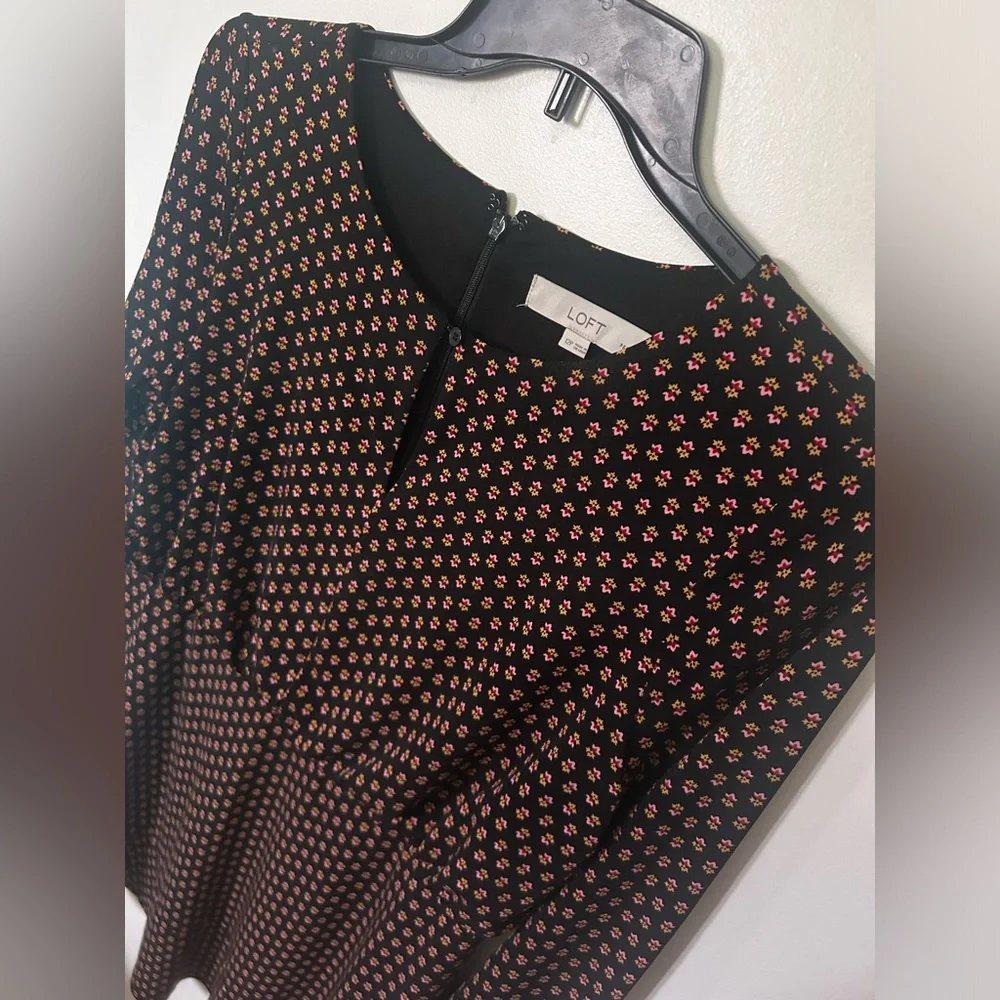 LOFT Black Floral Print Shift Dress - Size 12P - NWOT - Picture 1 of 2